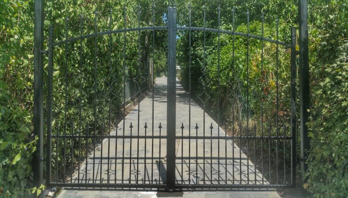 Kapu -  Fémkreatív - Szekeres András - kerítésszerelés lakatosmunka - kapuk, kerítések, korlátok