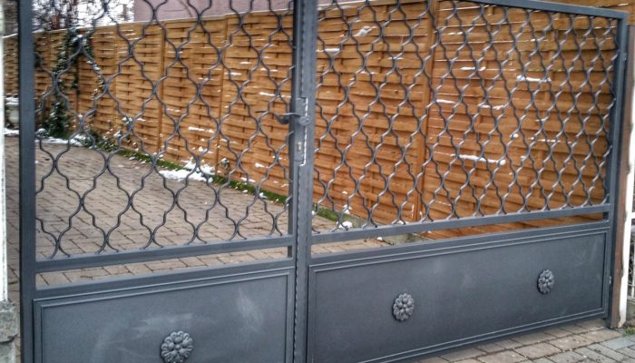 Kapu -   Fémkreatív - Szekeres András - kerítésszerelés lakatosmunka - kapuk, kerítések, korlátok